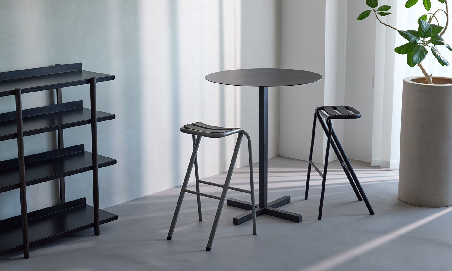 SOLID STEEL  HIGH DINER TABLE