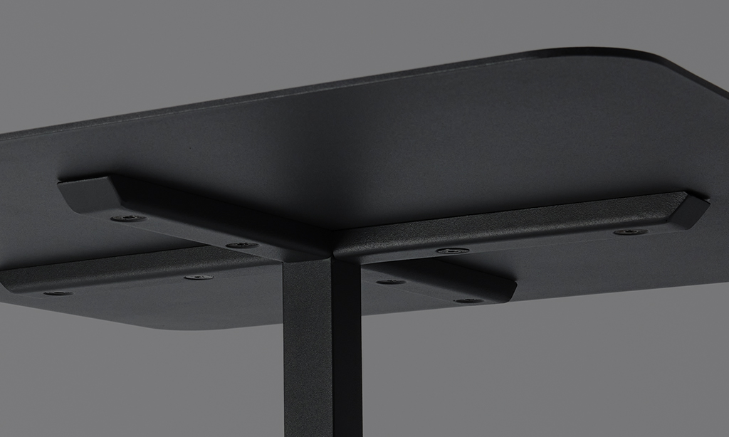 SOLID STEEL DINER TABLE DESIGN